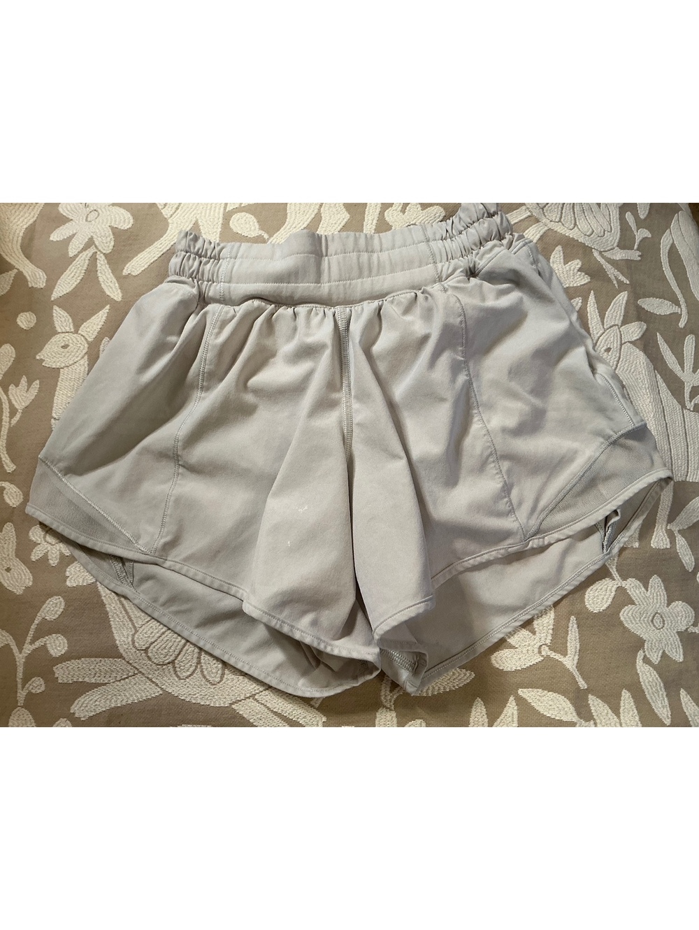 Lululemon Women’s Hotty Hot Shorts Sz 2